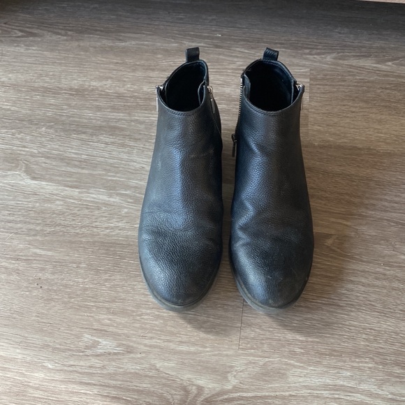 Kenneth Cole Levon Zip-Up Ankle Booties Sz. 8 (39 EU) - Picture 2 of 5